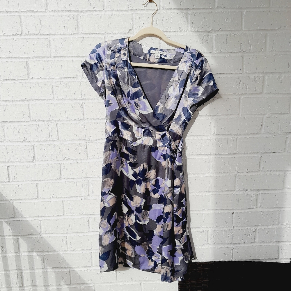 Banana Republic Silk V Neck Floral Purple Wrap Dress Sz: 0
